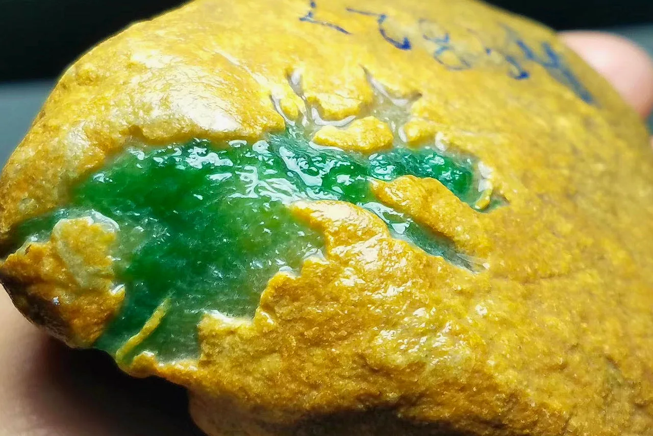 翡翠原石皮壳纹理